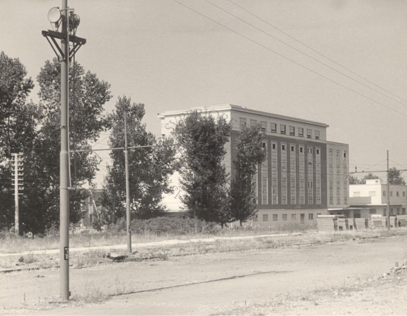 Il grande mulino visto dalla stazione ferroviaria di Littoria