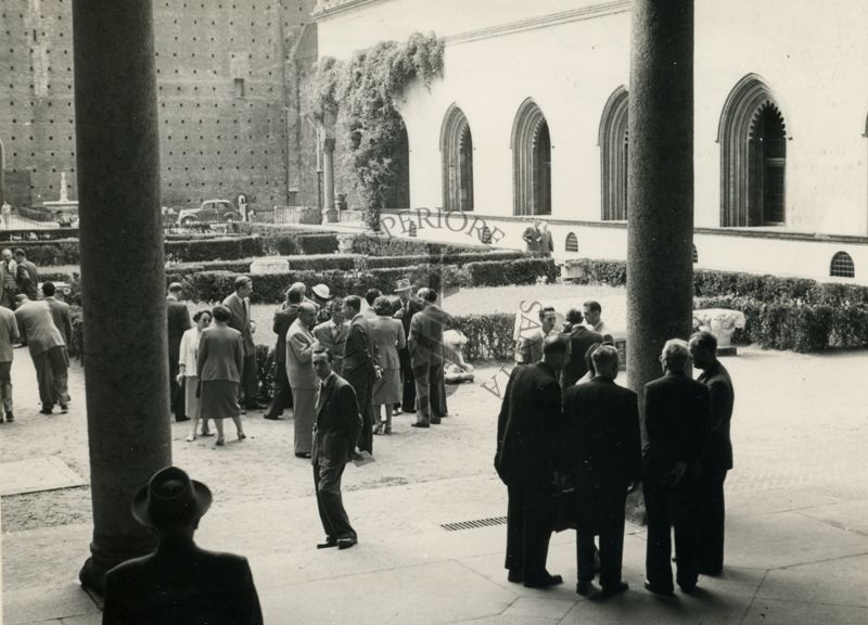 Ripresa dei giardini di Palazzo Sforzesco, in occasione del Congresso internazionale di Chimica tenutosi a Milano