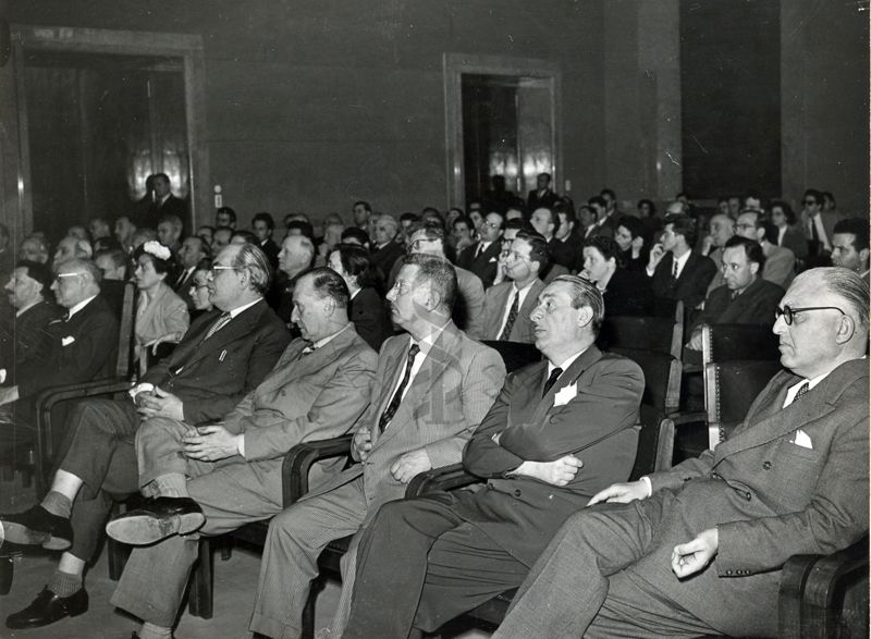 Parte dell'uditorio intento ad ascoltare la conferenza del Prof. David Nachmansohn all'Istituto Superiore di Sanità