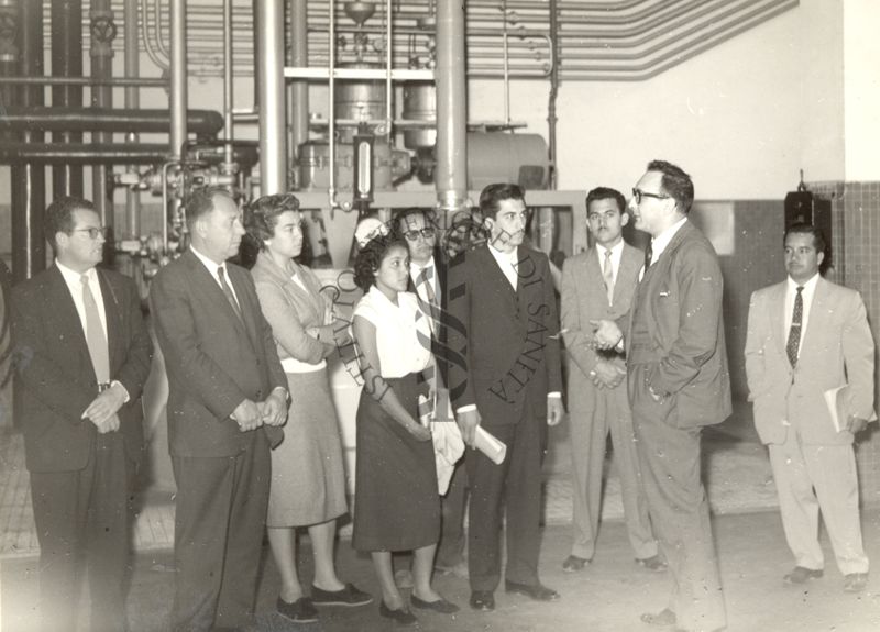 Foto del gruppo in visita all'Istituto Superiore di Sanità nei locali che ospitano gli impianti dell'Istituto