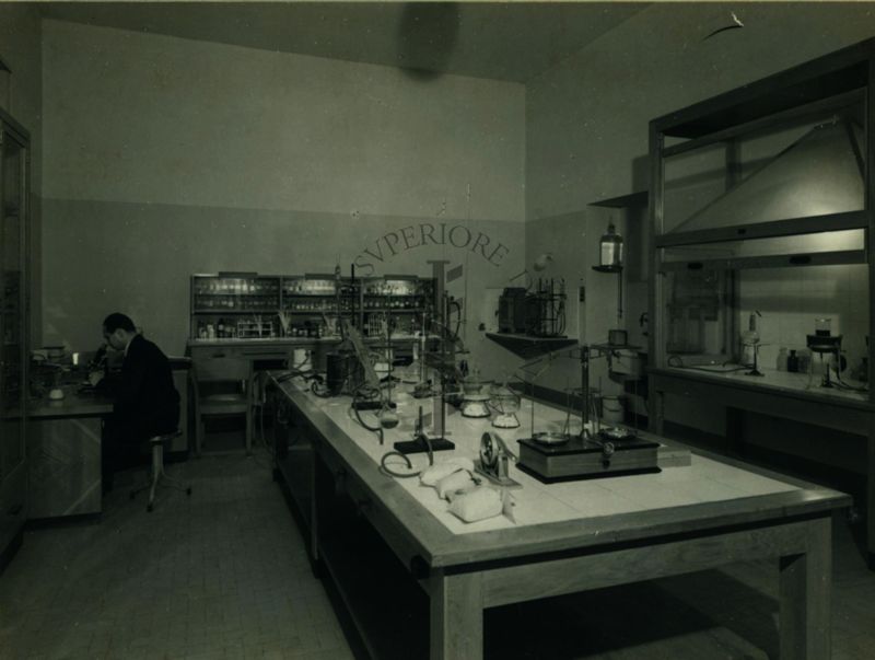 Immagine della sala per lo studio e ricerche sulle farine, pane e paste del laboratorio di chimica dell'Istituto di Sanità Pubblica