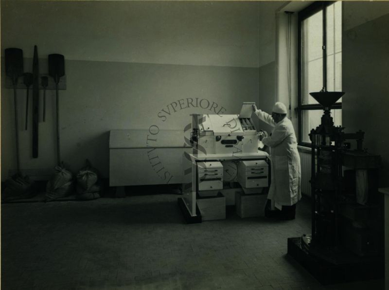 Immagine della sala di panificazione del laboratorio di chimica dell'Istituto di Sanità Pubblica