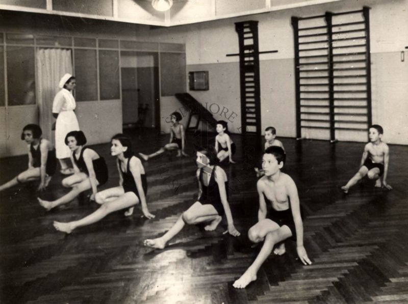 Sala di ginnastica collettiva dell'Istituto Ortopedico "Luigi Spolverini"