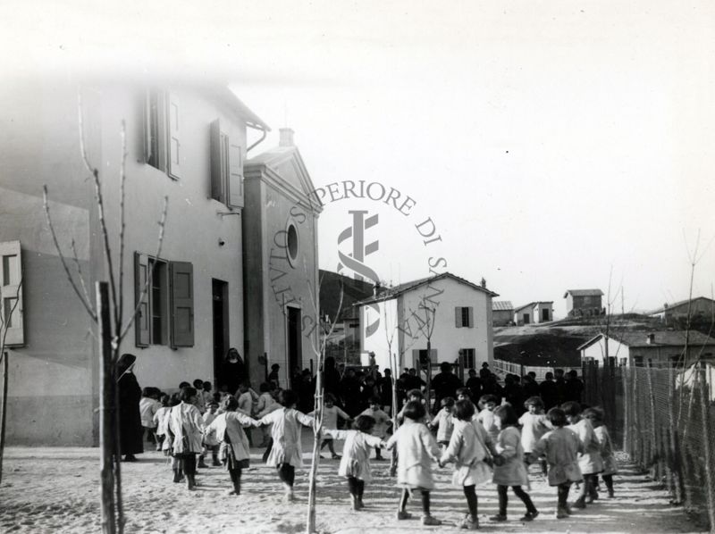 Direttissima Firenze-Bologna: Cantiere di Lagaro; scuola, asilo e chiesa nel villaggio operai