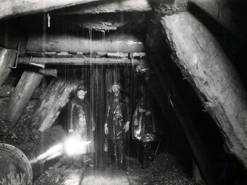 Direttissima Firenze-Bologna: cantiere di Vernio. Acqua sorgiva nell'interno della galleria