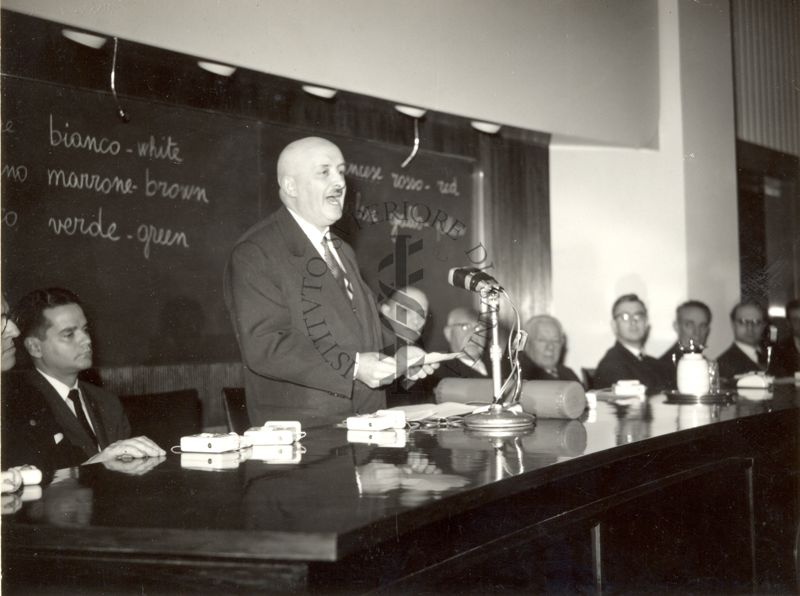 Sympoisio sugli Istituti di Sanità Mondiale. Consegna al Prof. Marotta di attestati, diplomi, lauree ecc. Da parte del Consiglio delle Scienze Farmaceutiche Oratore: G.B. Bonino