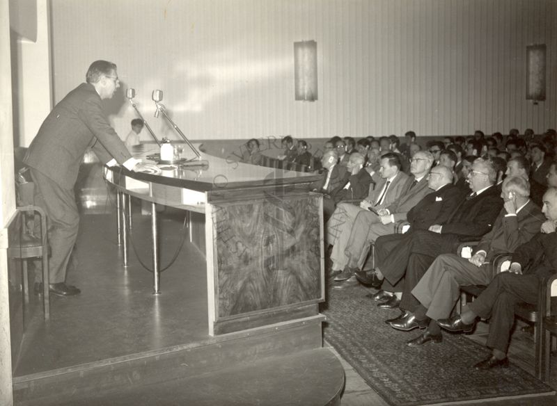 Simposio internazionale di cromatografia su strato sottile: aula magna; sono riconoscibili, nella prima fila centrale: il Prof. Giordano Giacomello, il Prof. Domenico Marotta, il Prof. Giovanni Battista Marini Bettolo Marconi