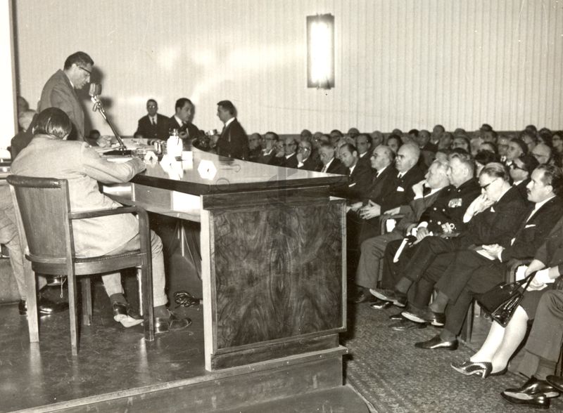 Convegno in aula magna (non identificato)