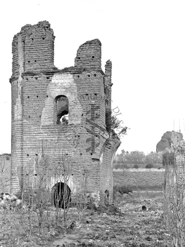 Circo Massenzio con ruderi di una torre