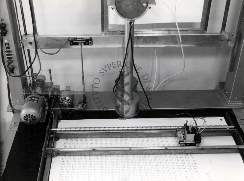 Dettaglio interno dell'apparecchio automatico per la misura dei radiocromatogrammi