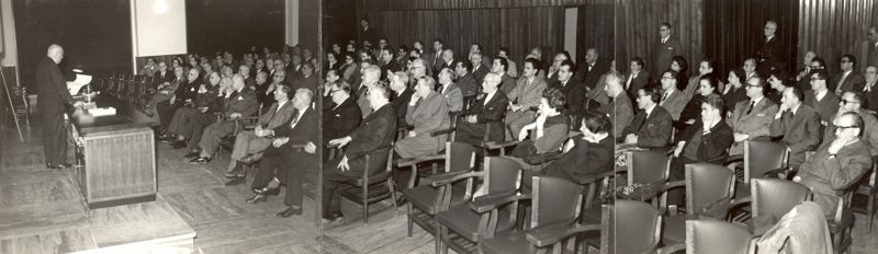 Conferenza del Dr. Renè Fabre (sulla sinistra) nell'aula che poi verrà dedicata a Daniel Bovet dell'Istituto Superiore di Sanità; tra le persone sedute in aula si riconoscono, il Prof. Domenico Marotta (prima fila)