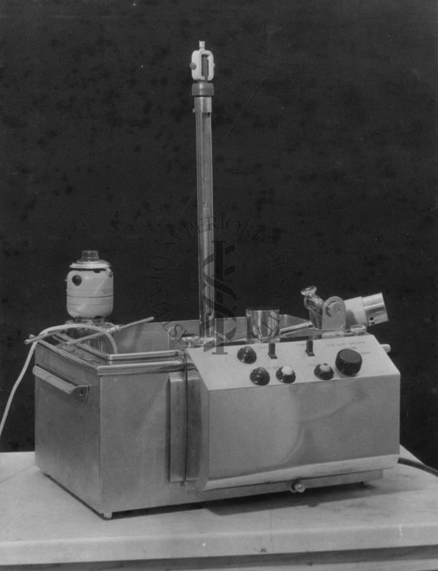 Vasca termostatica a riscaldamento differenziale e dispositivo di sicurezza. Modello Istituto Superiore di Sanità