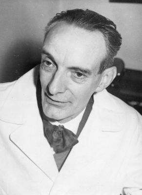 Il Prof. Daniel Bovet - Premio Nobel per la Medicina 1957 - Capo del Laboratorio di Chimica Terapeutica - Istituto Superiore di Sanità