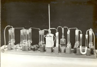 Apparecchio per determinazione anidride carbonica e ossido carbonico contenuto nell'aria