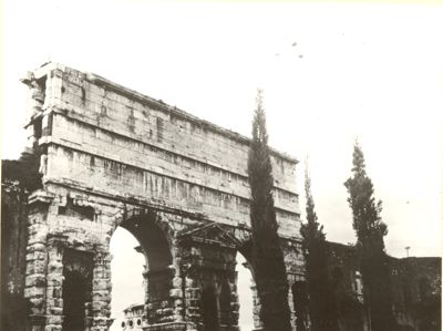 Roma - Porta Maggiore traccia dei tre acquedotti Romani