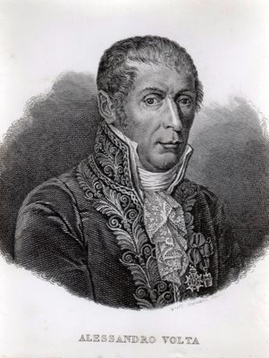 Alessandro Volta: fisico (nato a Como nel 1745, morto nel 1827)