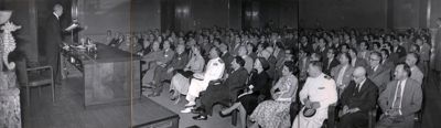Conferenza del prof. Linus Carl Pauling del "California Institute of Technology (Pasadena)" tenuta nell'aula magna dell'Istituto Superiore di Sanità.