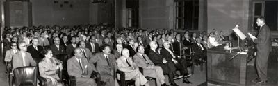Conferenza del Prof. Hans Adolf Krebs (Premio Nobel) tenuta nell'Aula Magna dell'Istituto Superiore di Sanità