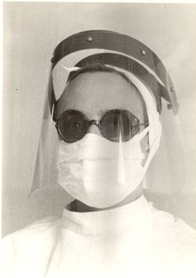 Maschera usata dal personale addetto alla fabbricazione della Penicillina a Toronto