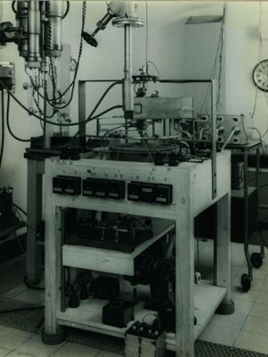 Attrezzatura particolare (cabine, microscopi, compressori, convertitori, preparati di radio, ecc...) del laboratorio di Fisica dell'Istituto Superiore di Sanità