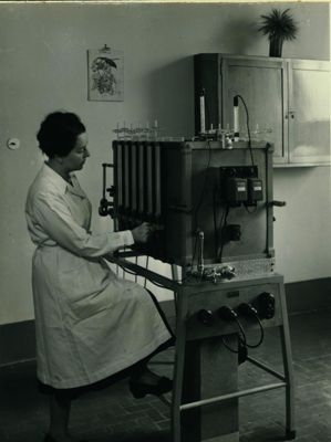 Laboratorio di Analisi Biologiche per organi isolati e apparecchio di Warburg mostrato dalla dott.ssa Filomena Nitti