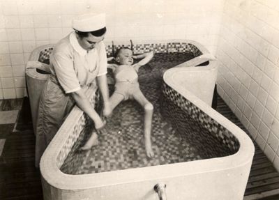 Immagini della vasca per massaggio idrico a getto dell'Istituto Ortopedico "Luigi Spolverini" di Ariccia