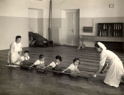 Sala per la ginnastica collettiva dell'Istituto Ortopedico "Luigi Spolverini" di Ariccia (Roma)