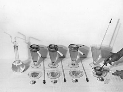 Necessario per metodo di arricchimento ricerca uova di elmiti nelle feci.
Giovannola 1939