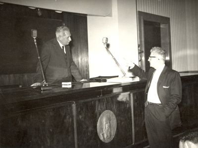 Visita di un gruppo di Medici membri dell'Accademia di Medicina di Cleveland (U.S.A.) in Aula Magna due dei partecipanti