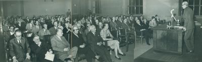 Conferenza del Prof. George Macdonald nell'Aula Magna dell'Istituto Superiore di Sanità