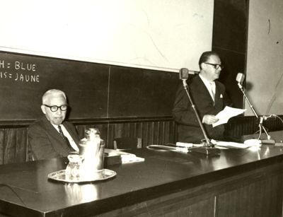 Il Prof. Giuseppe Penso ad una conferenza in aula Bovet dell'Istituto Superiore di Sanità