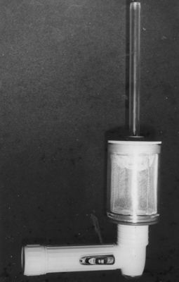 Foto di un aspiratore elettrico per insetti volanti di piccole dimensioni, soprattutto mosche e zanzare