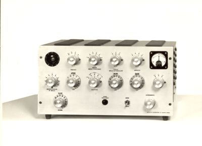 Vista frontale di uno stimolatore elettronico