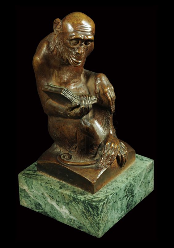 scultura Scimmia con libro