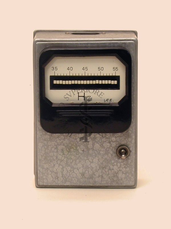 Frequenzimetro elettromeccanico, a lamelle
