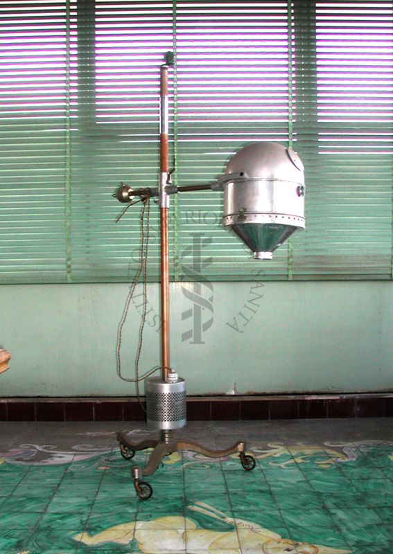 Alimentatore e sostegno per lampade ad arco con elettrodi di mercurio