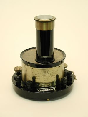 Galvanometro differenziale, a sospensione a filo con specchio