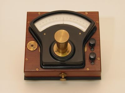 Galvanometro di Deprez e D'Arsonval, a sospensione a filo con indice