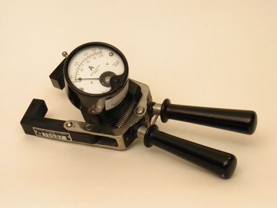 Amperometro a tenaglia, a lamina mobile, per c.a.