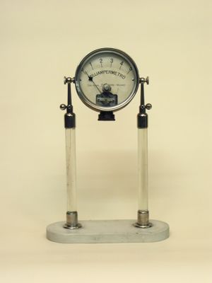 Milliamperometro a bobina mobile, per c.c.