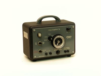 Generatore d'impulsi per fotocamera motorizzata
